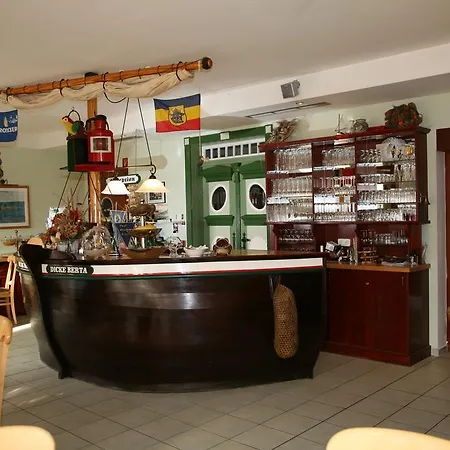 Deutsches Haus Am Fischlander Hafen 호텔 2*