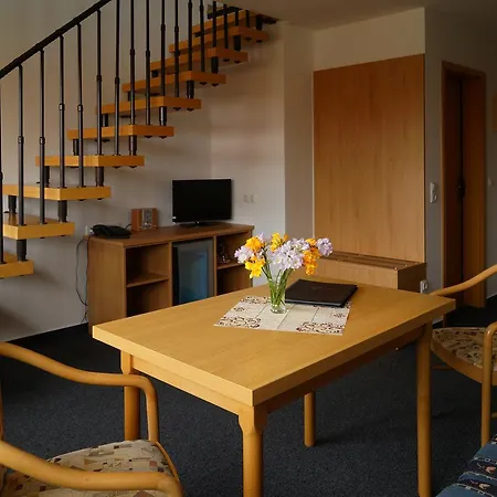 호텔 Deutsches Haus Am Fischlander Hafen 2*